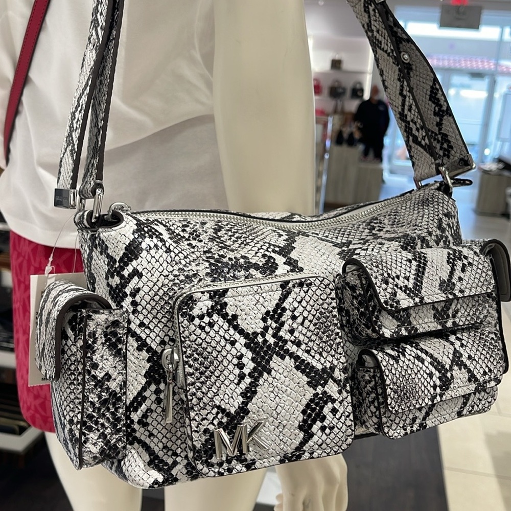 MICHAEL KORS Dakota Md Snake Embossed Leather Pocket Shoulder Bag
ALUMINUM
NWT - Picture 7 of 16